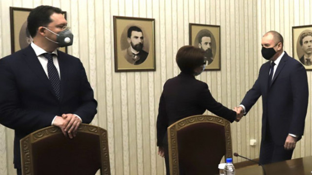 Утре Радев връчва мандат за съставяне на правителство на ГЕРБ